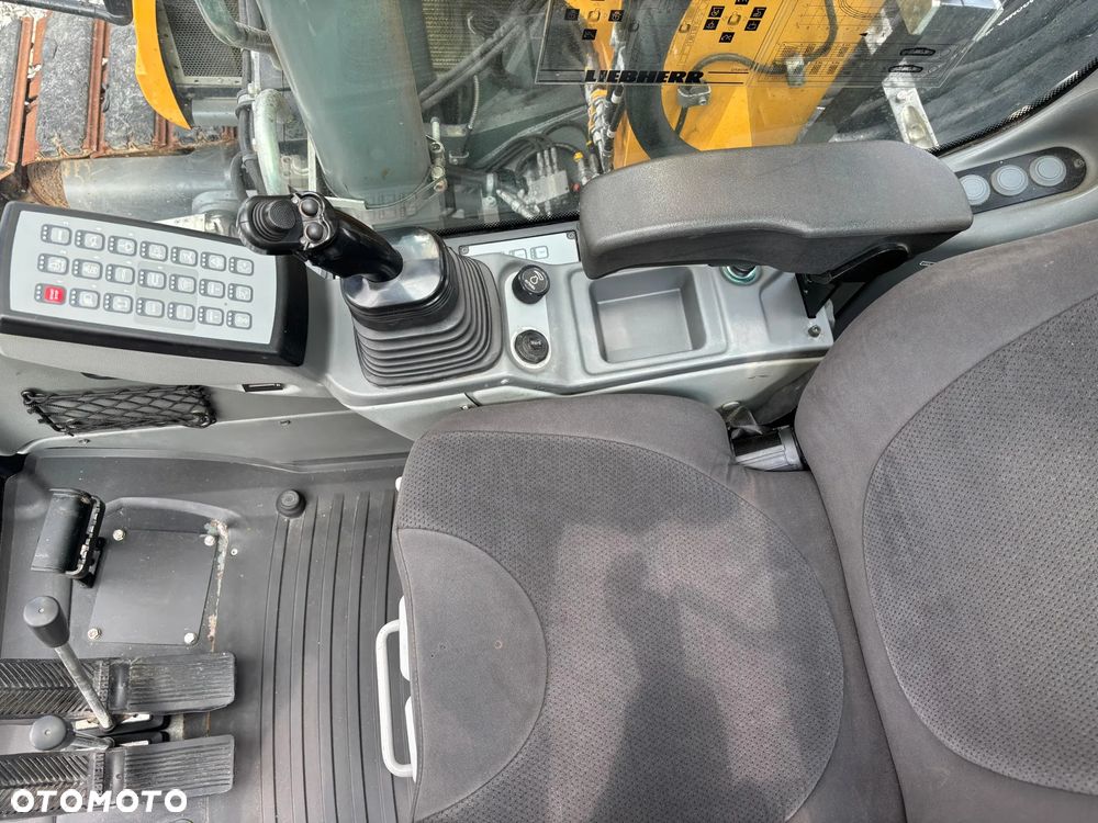 Liebherr R 914 Compact - 22