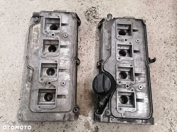 Pokrywa Zaworów Prawa Audi A8 D2 3.7 4.2 V8 077103472D