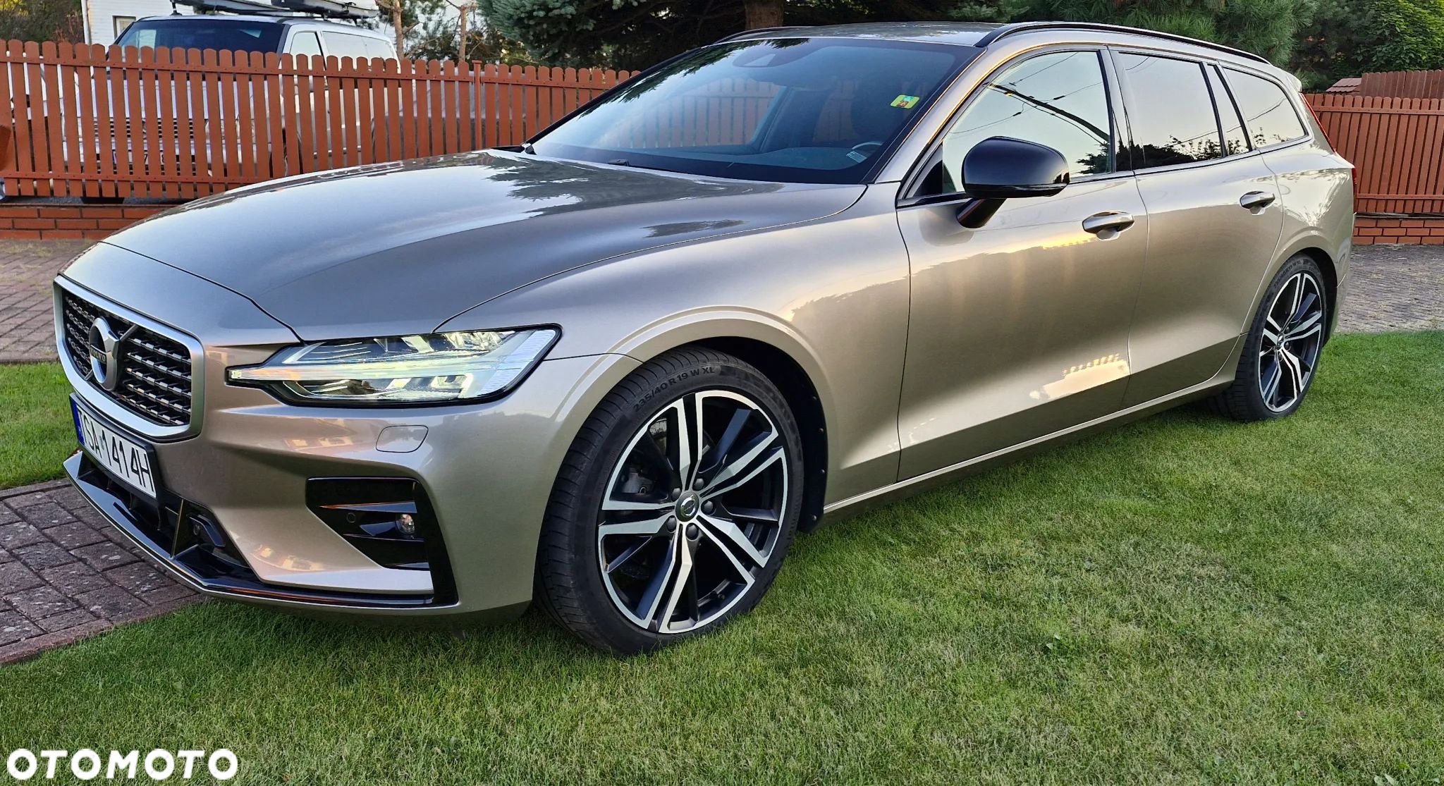 Volvo V60 D3 R-Design - 1