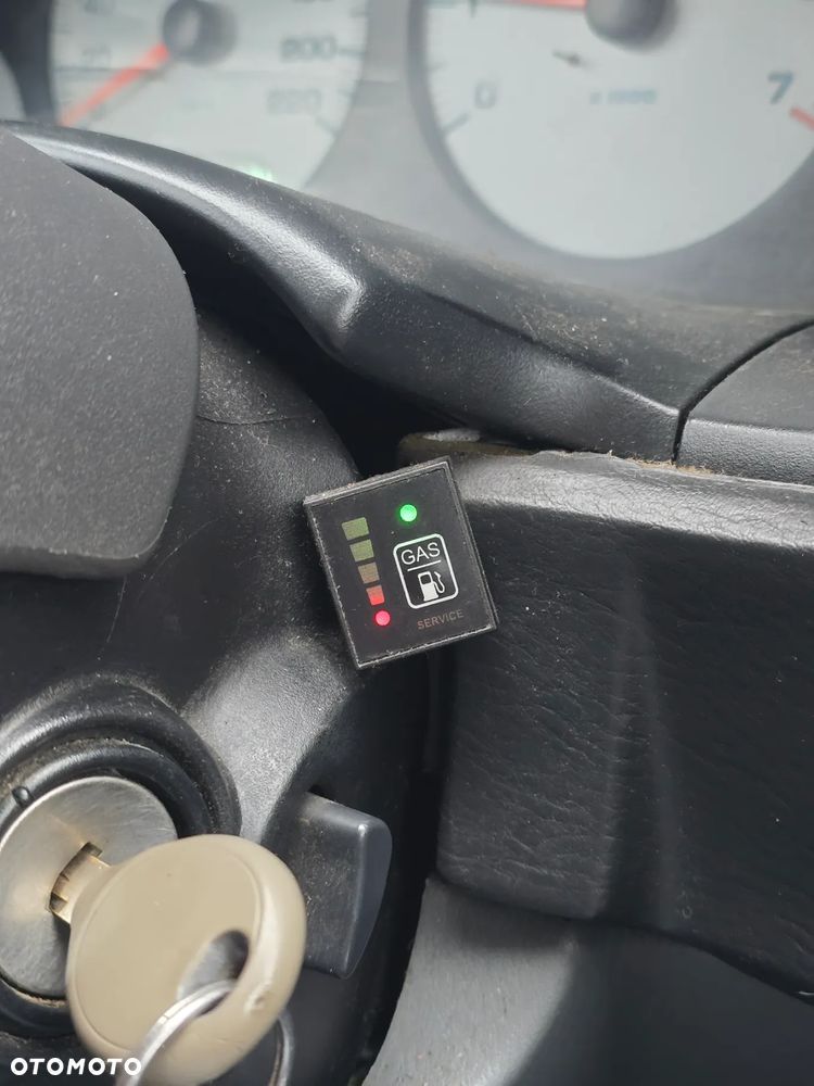 Chrysler Voyager 2.4 SE - 32