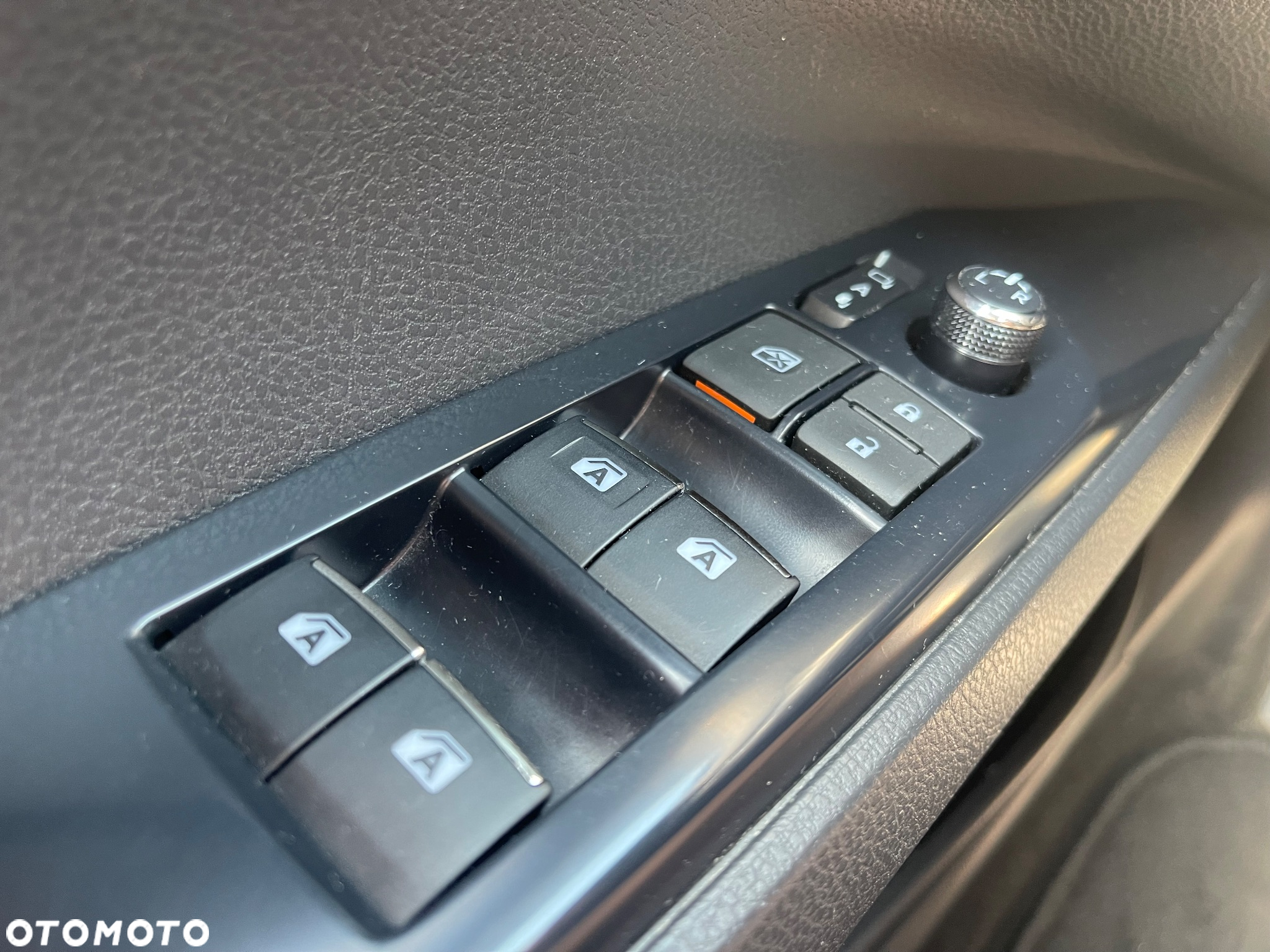 Toyota Camry 2.5 Hybrid Executive CVT - 34