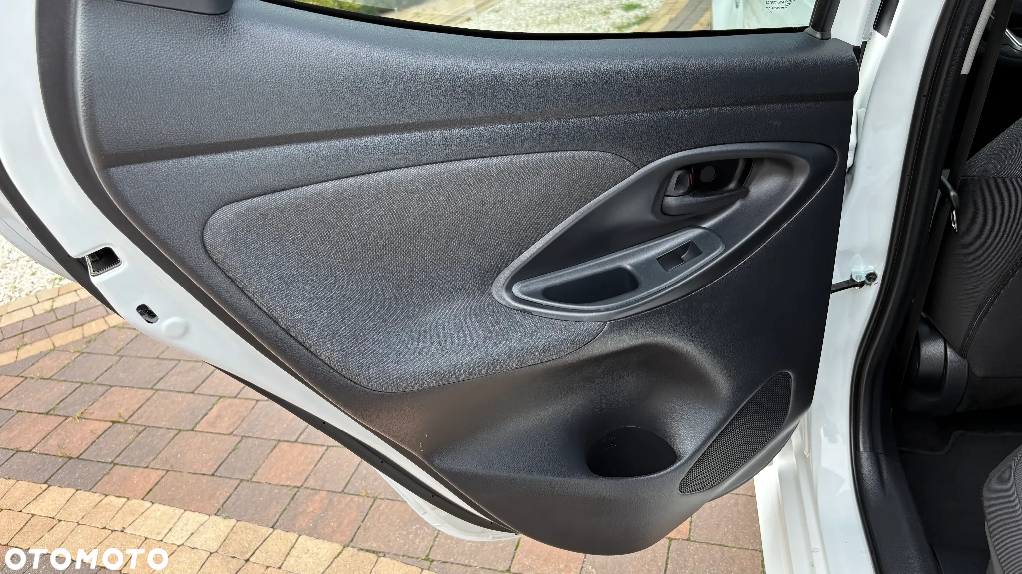 Toyota Yaris Hybrid 1.5 Comfort - 38