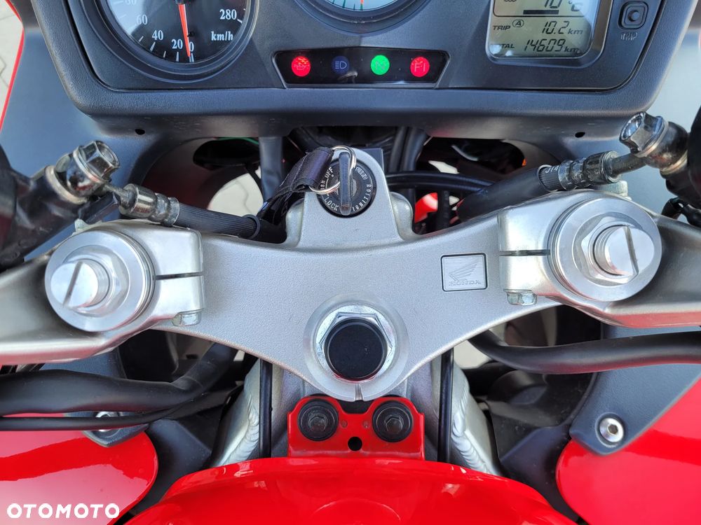 Honda VFR - 19