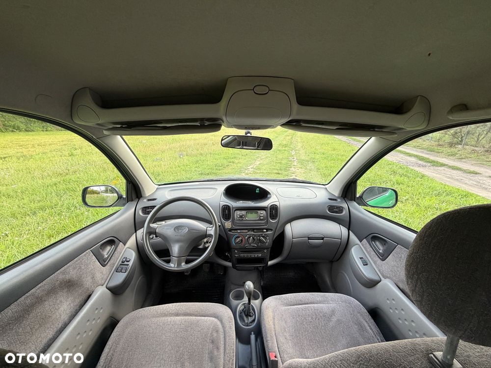 Toyota Yaris Verso - 2