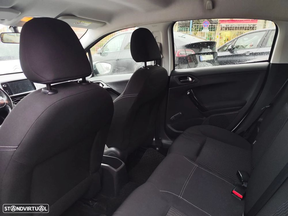 Peugeot 208 1.2 VTi SE Style - 8