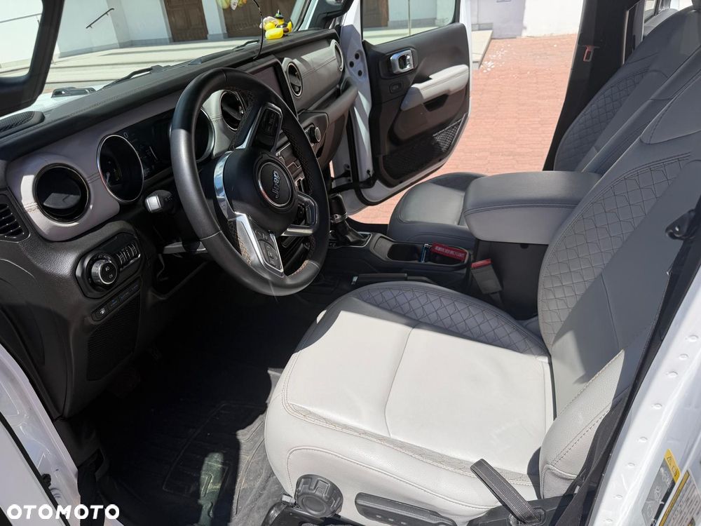 Jeep Wrangler - 11