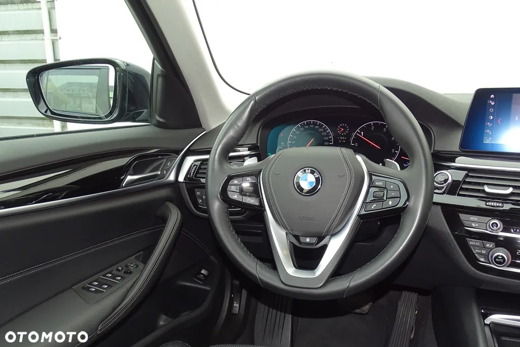 BMW Seria 5 520d xDrive Sport Line sport - 36