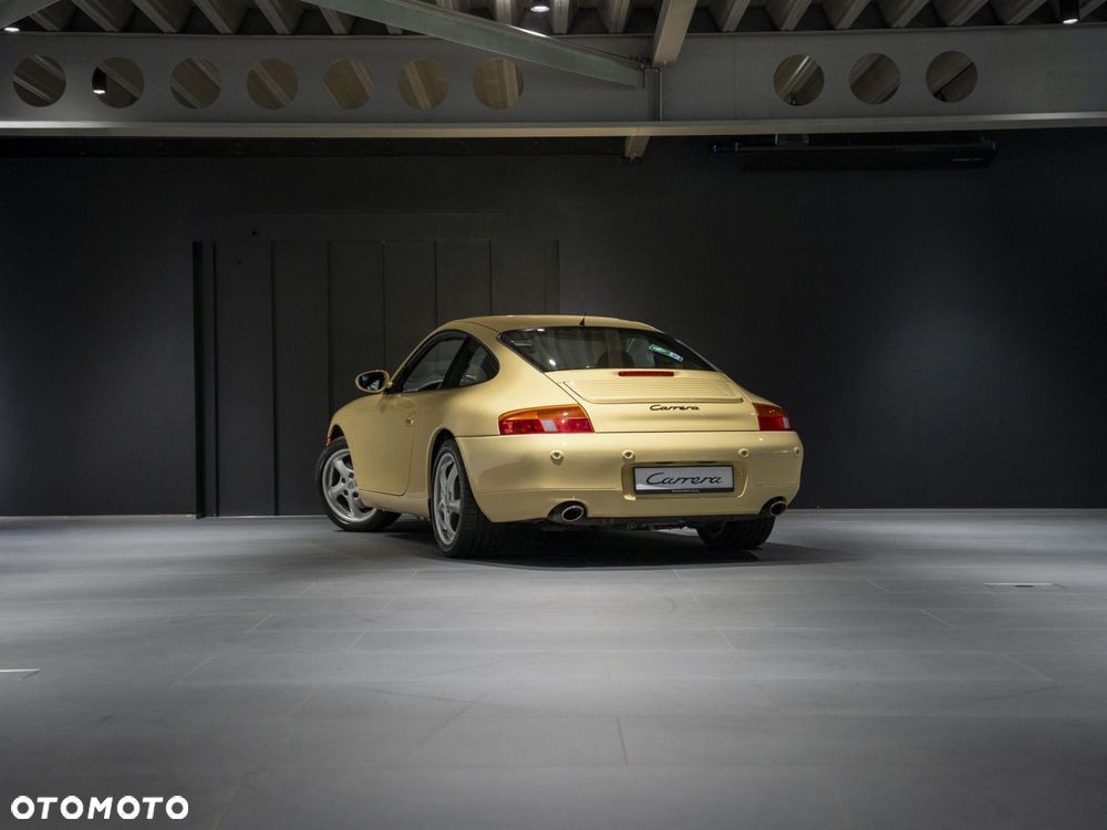 Porsche 911 Carrera - 3