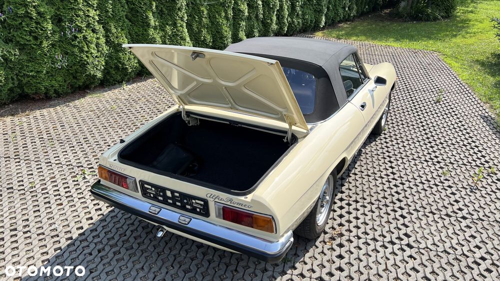 Alfa Romeo Spider - 24