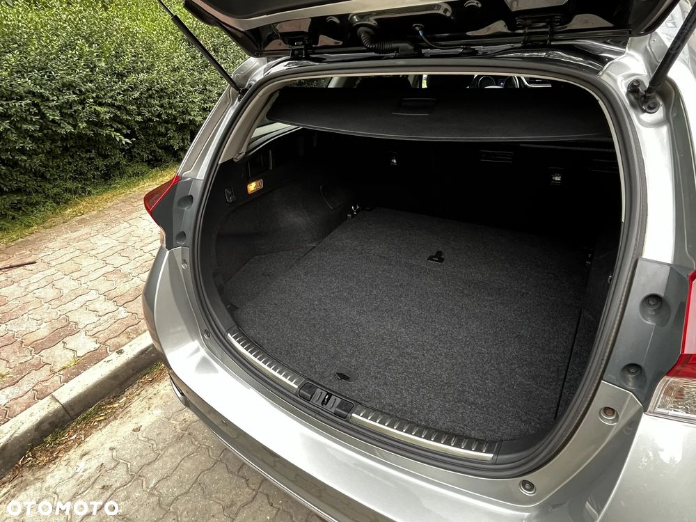 Toyota Auris Hybrid 135 Selection - 25