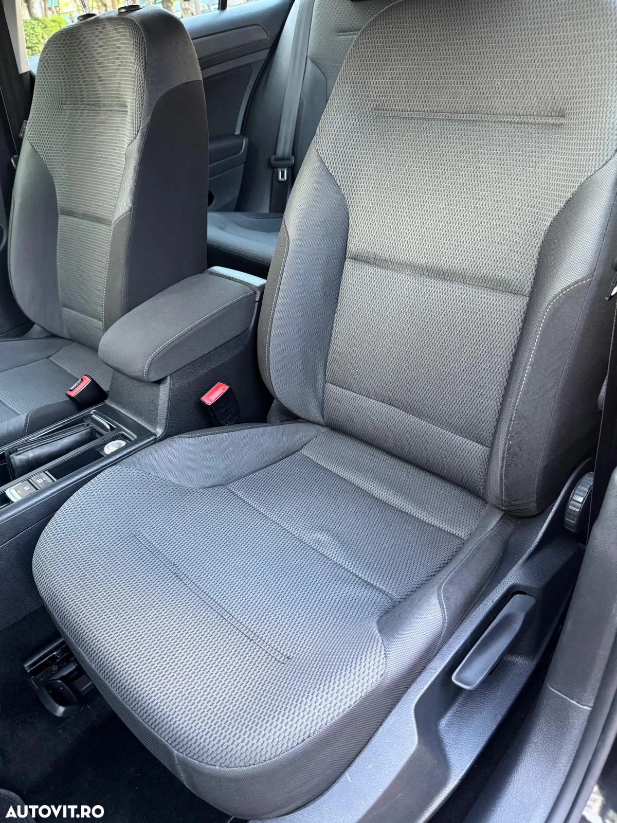 Volkswagen Golf - 11