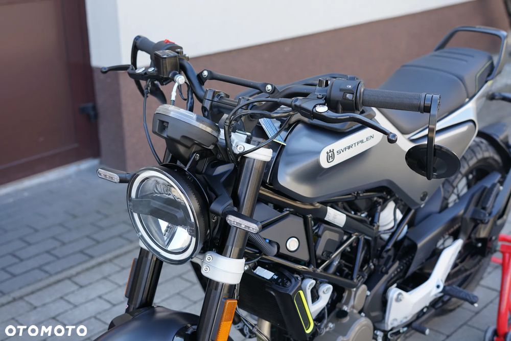 Husqvarna Svartpilen - 33