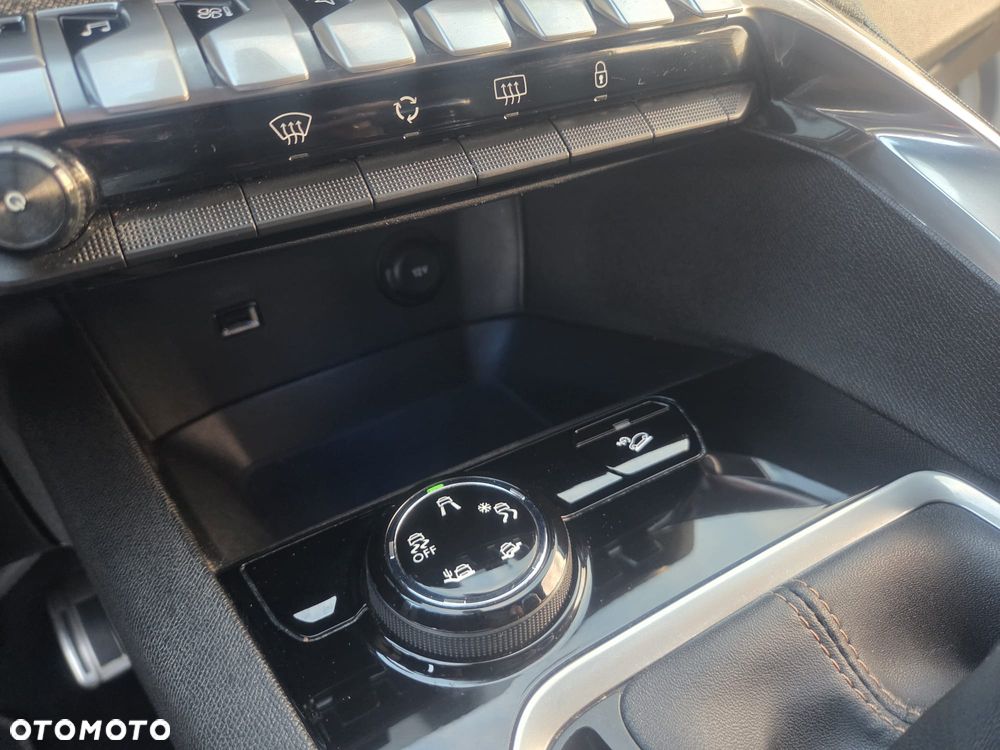 Peugeot 3008 1.2 PureTech GPF Allure S&S - 17