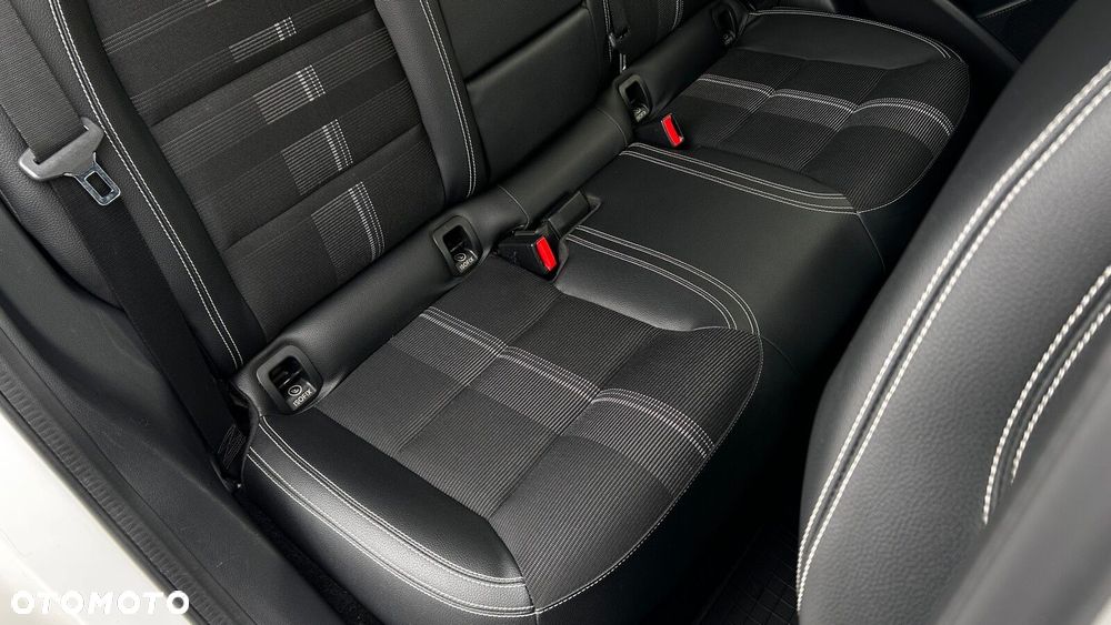 Mercedes-Benz GLA 200 7G-DCT Style - 25