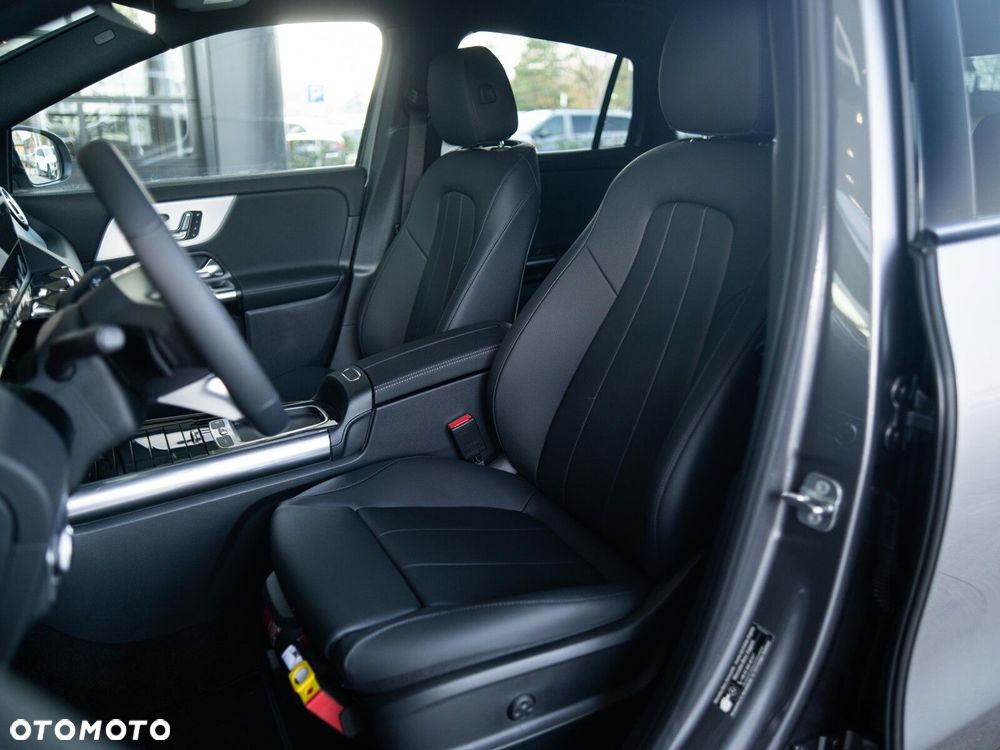 Mercedes-Benz GLA - 8