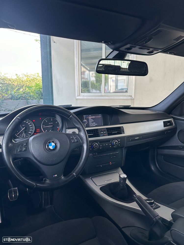 BMW 320 d Touring Pack M - 24
