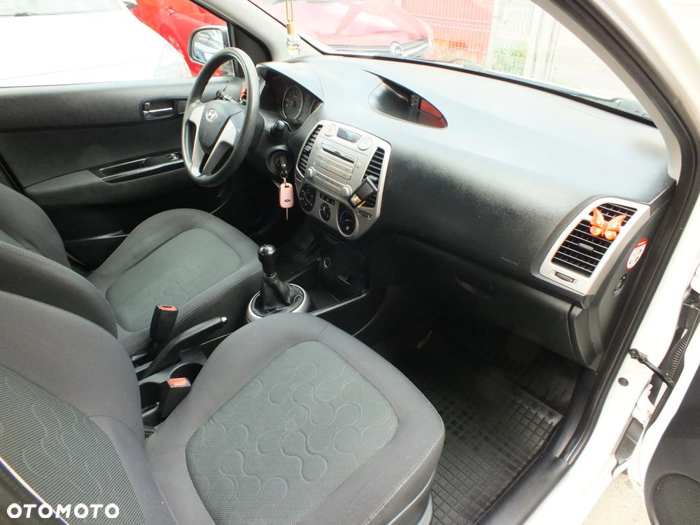 Hyundai i20 - 12