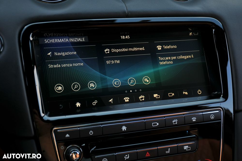 Jaguar XJ 30d LWB Portfolio - 13