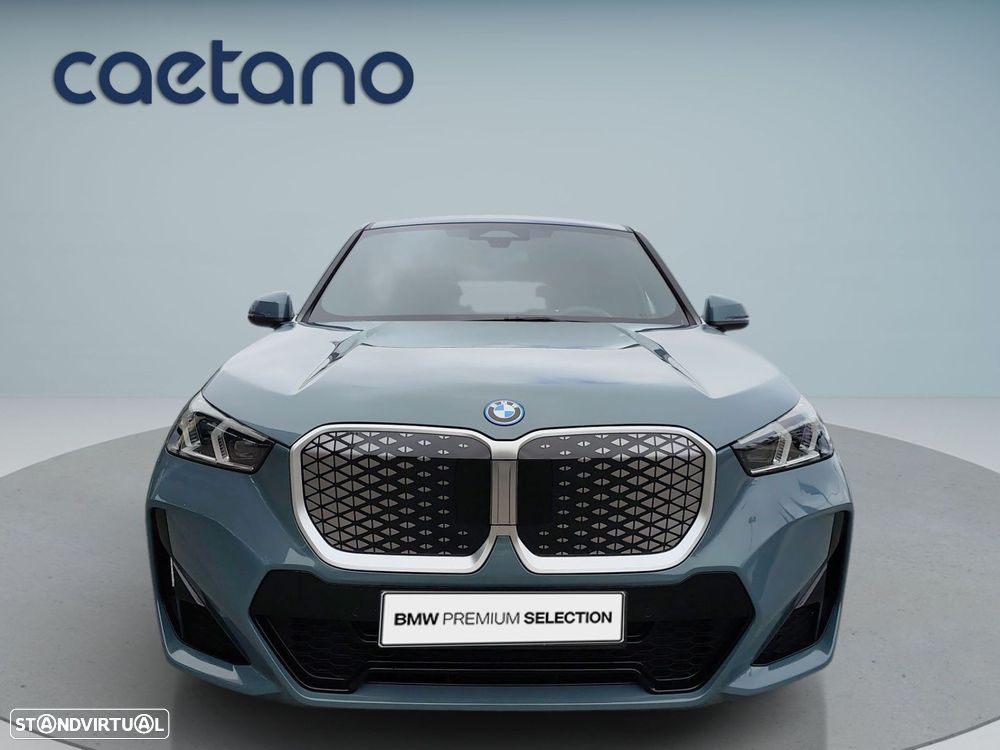 BMW iX1 eDrive20 Pack Desportivo M - 2
