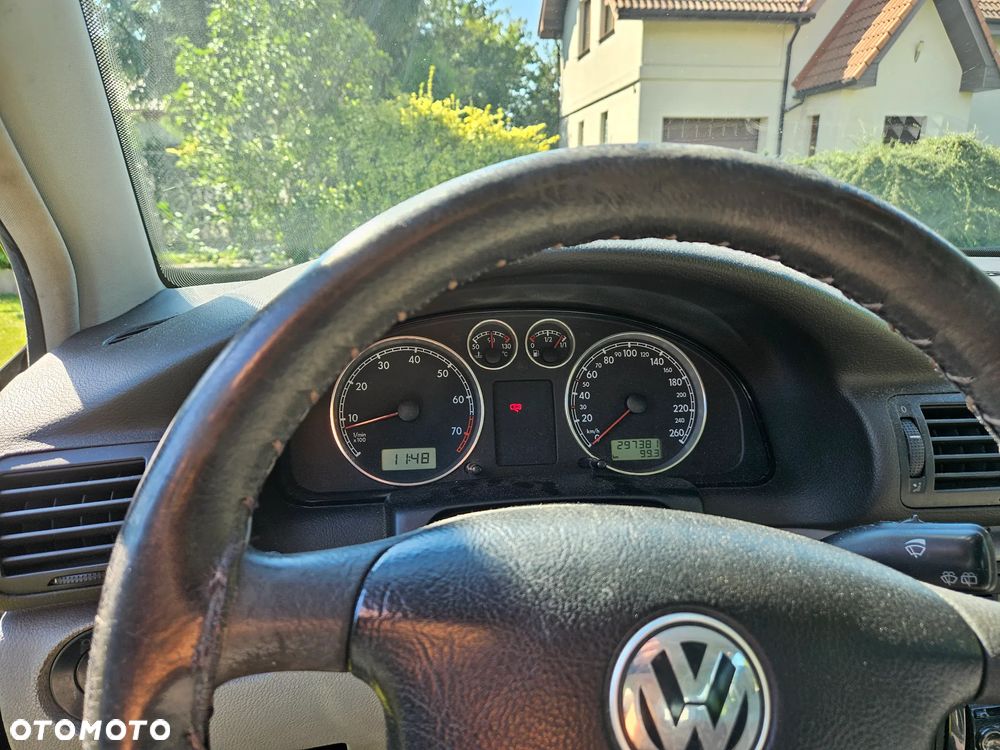 Volkswagen Passat 1.8T Basis - 7