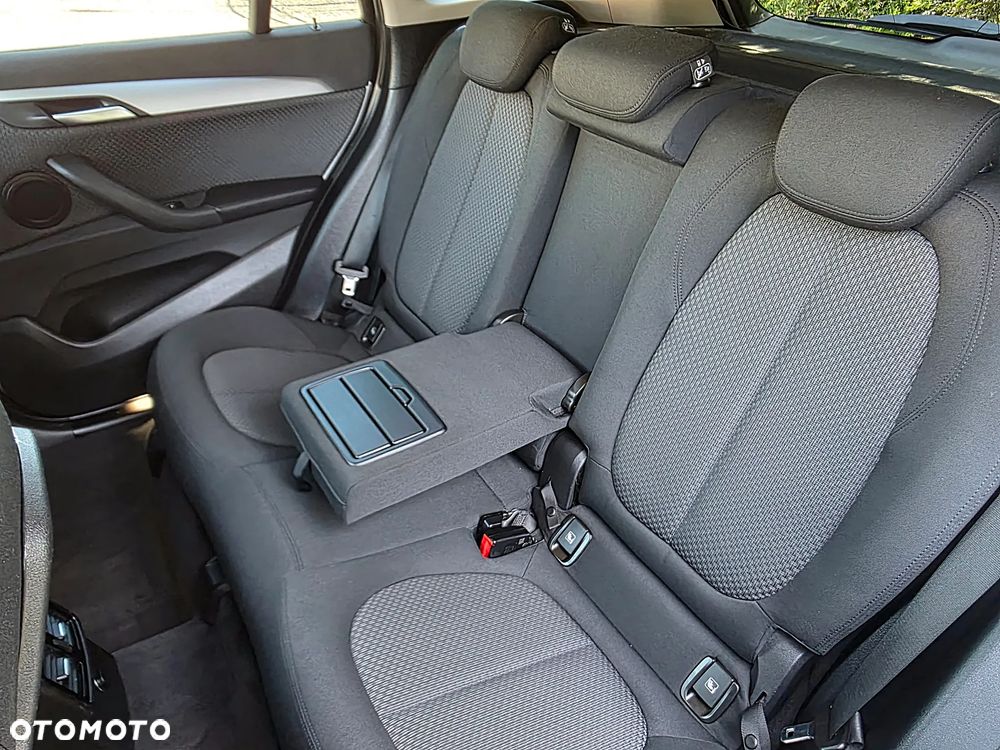 BMW X1 sDrive18d xLine - 27