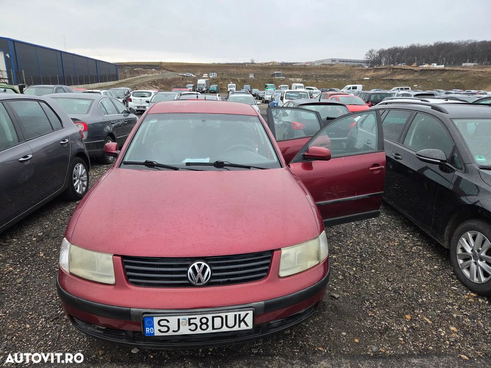 Volkswagen Passat - 1