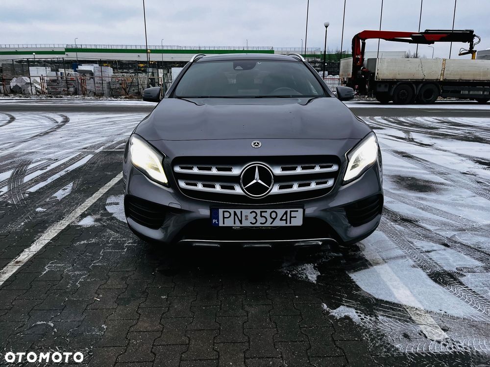 Mercedes-Benz GLA 180 7G-DCT AMG Line - 17
