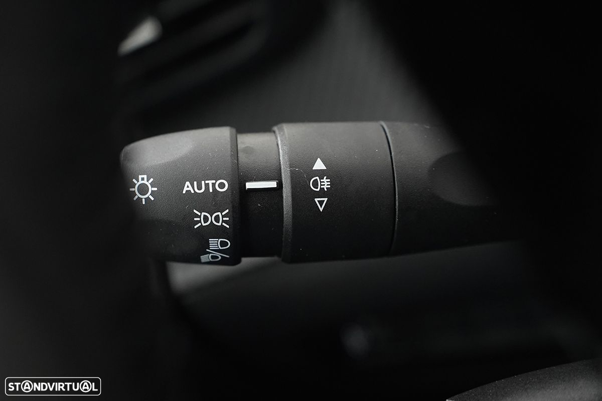 Peugeot 2008 1.2 PureTech Allure - 17