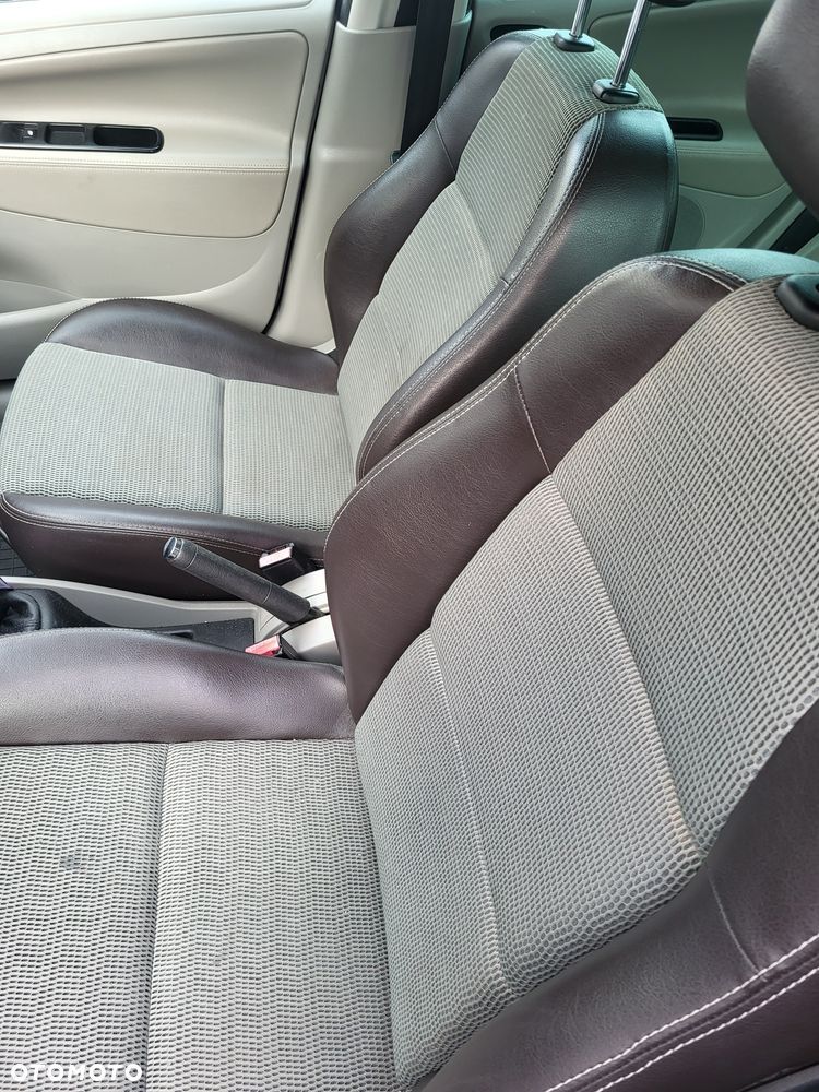 Peugeot 207 2009 photo 5