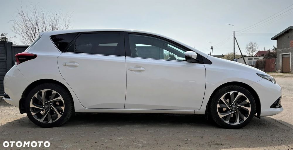 Toyota Auris 1.6 Premium - 4