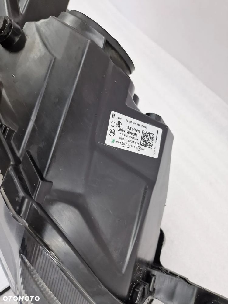 SKODA RAPID 12- PRAWA ZWYKŁA LAMPA PRZEDNIA PRZÓD , NR 5JB941016 , NR AUKCJI LA138 - 11