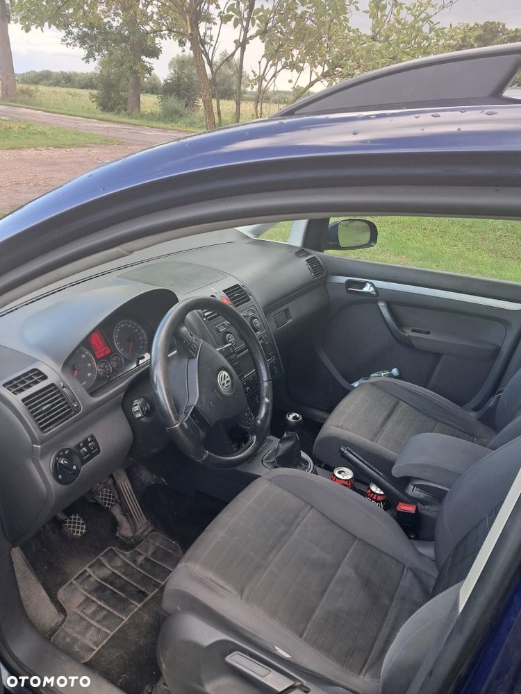 Volkswagen Touran - 4