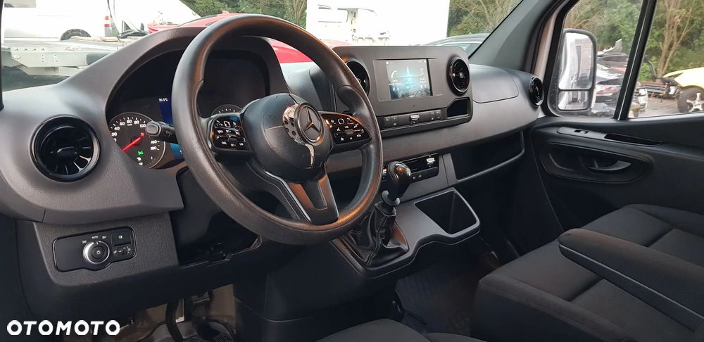 Mercedes-Benz Sprinter - 16