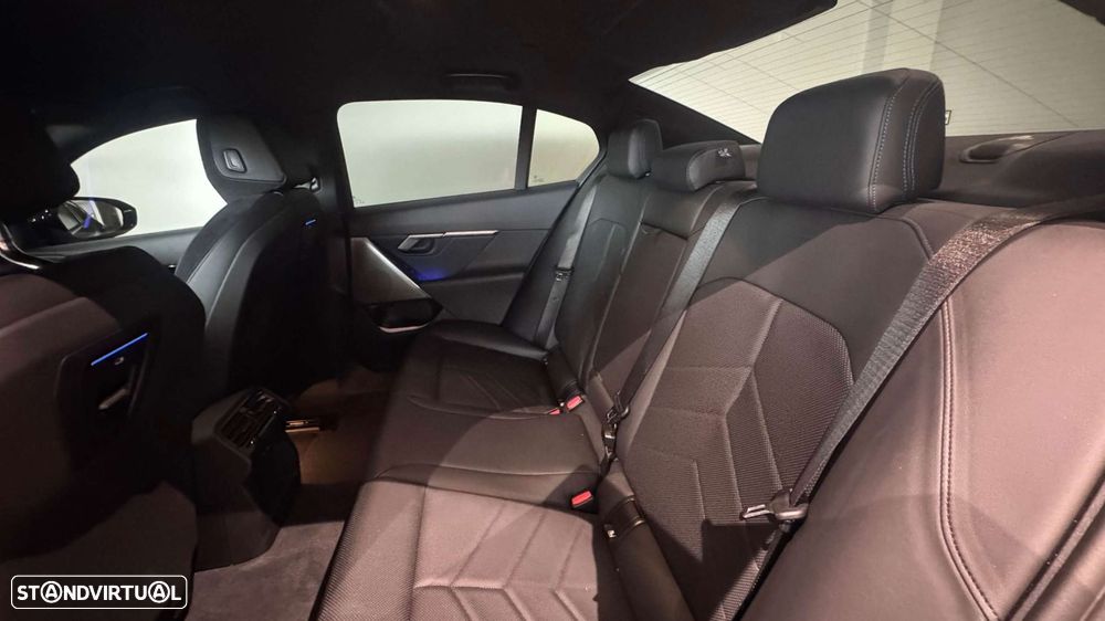 BMW 530 e Pack Desportivo M - 13