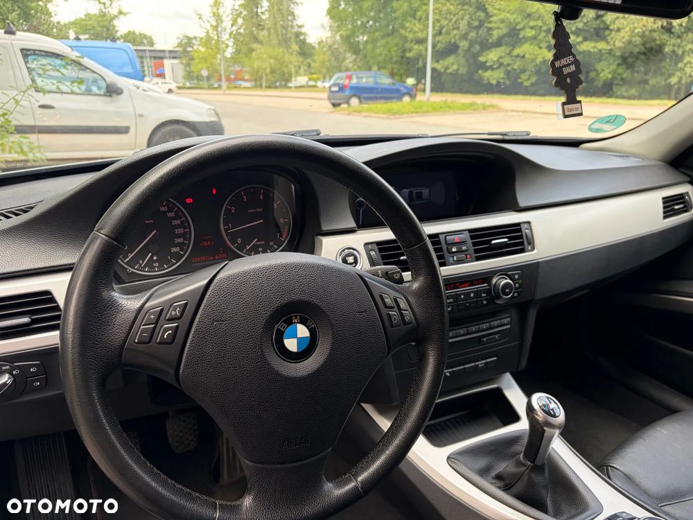 BMW Seria 3 318i - 4