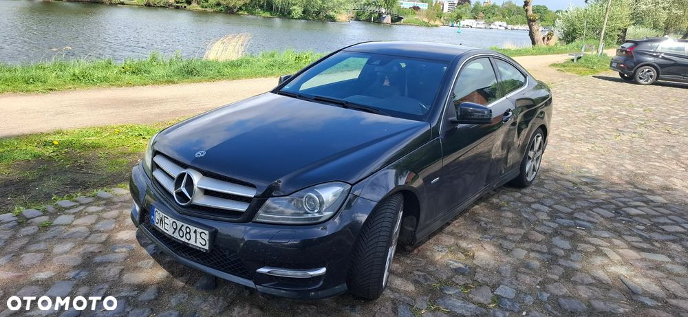 Mercedes-Benz Klasa C 180 Coupe BlueEFFICIENCY 7G-TRONIC - 23