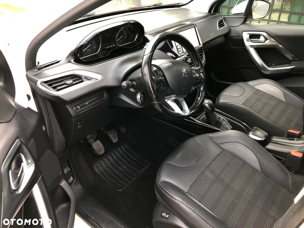 Peugeot 2008 1.6 BlueHDi Allure S&S - 10