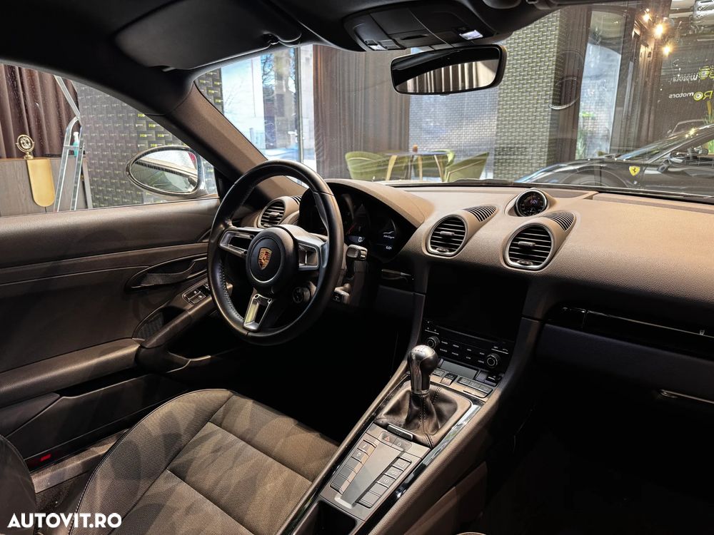 Porsche Cayman 718 T - 17