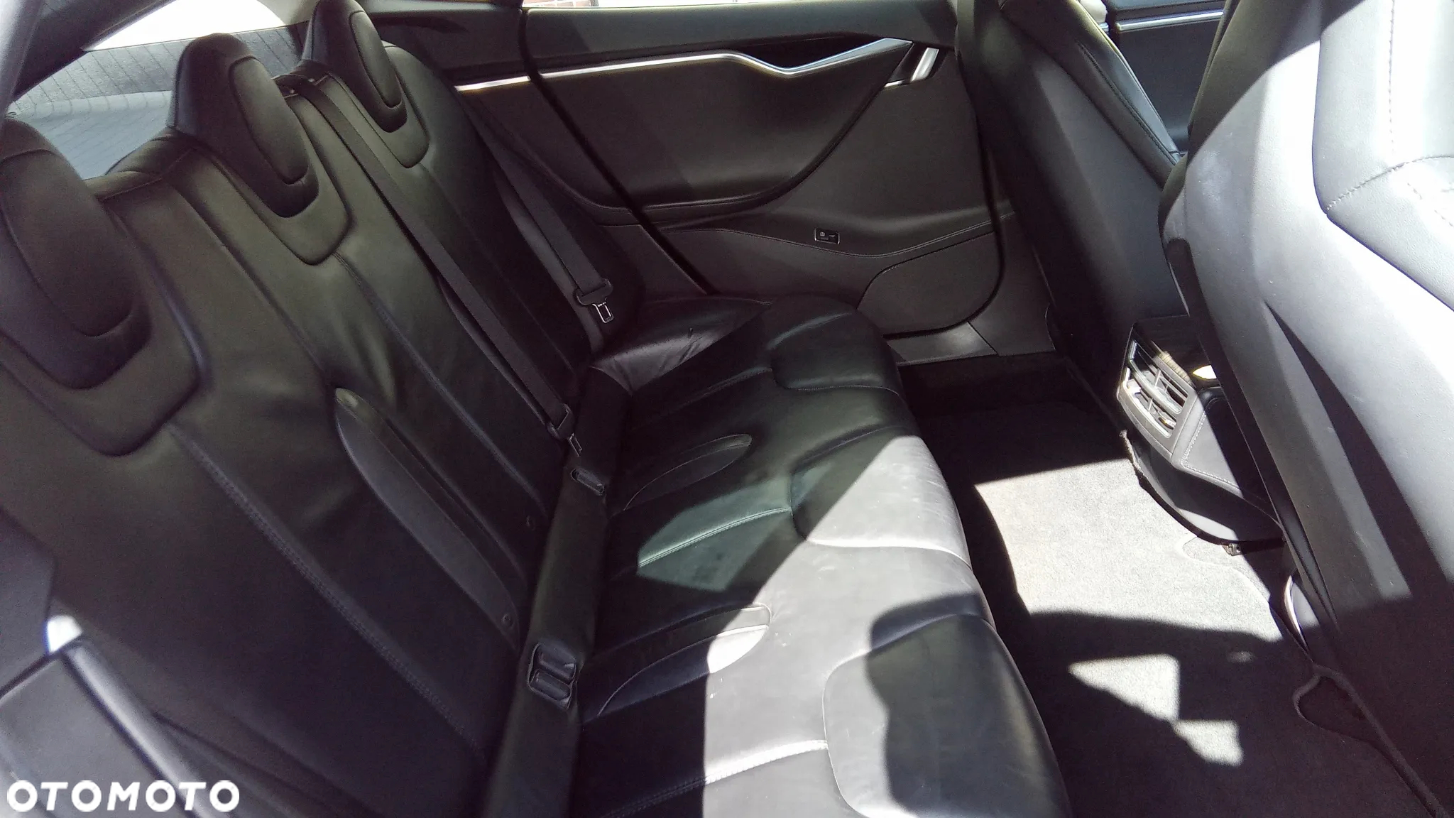 Tesla Model S Standard - 32