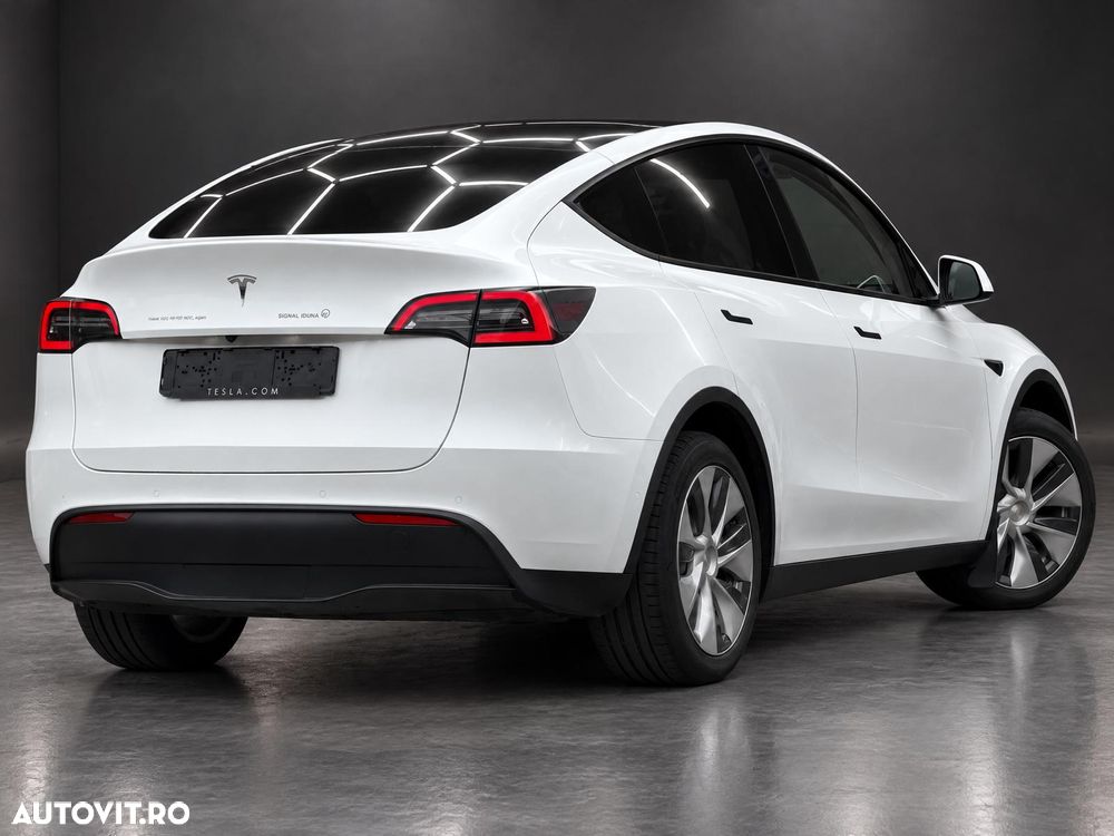 Tesla Model Y Long Range Dual Motor AWD - 8