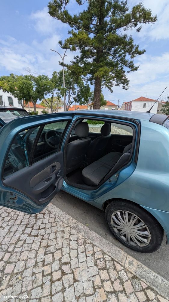 Renault Clio 1.2 16V Confort - 8