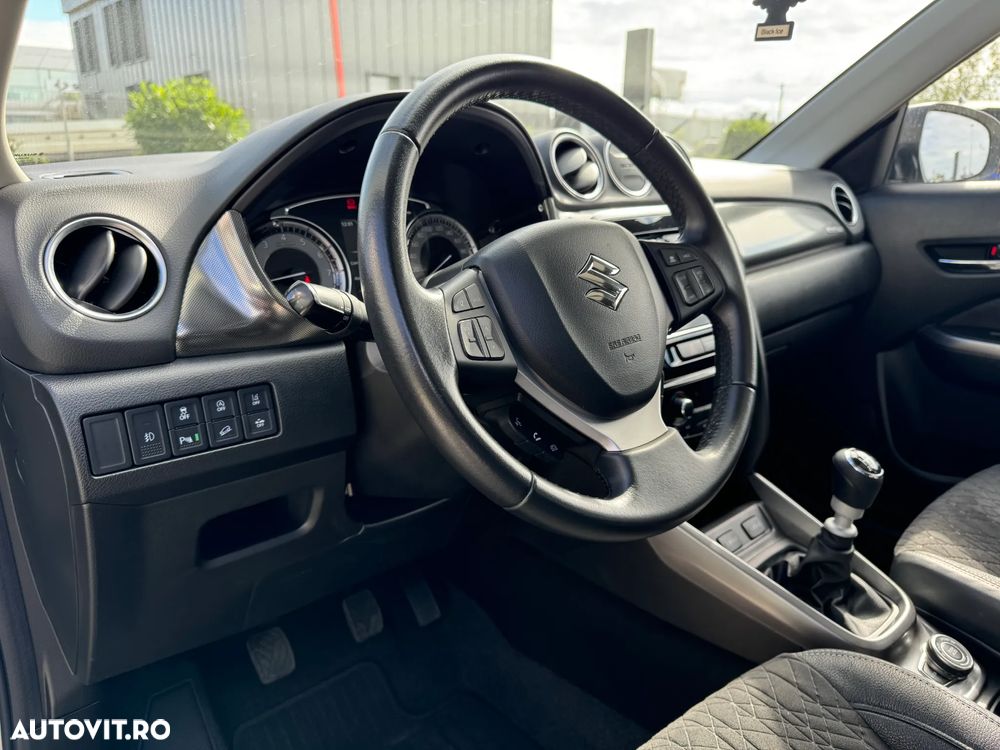 Suzuki Vitara 1.4 Boosterjet AllGrip MHEV Luxus - 12