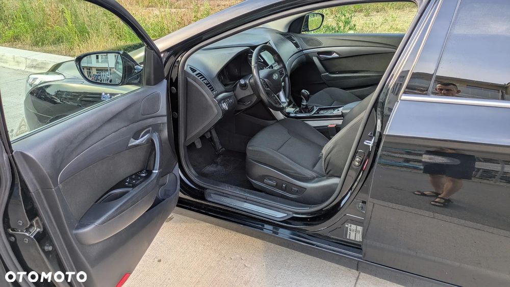 Hyundai i40 Kombi blue 1.6 Family+ - 4