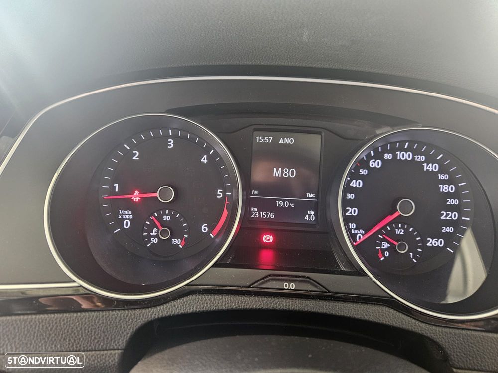 VW Passat 1.6 TDI (BlueMotion ) Trendline - 16