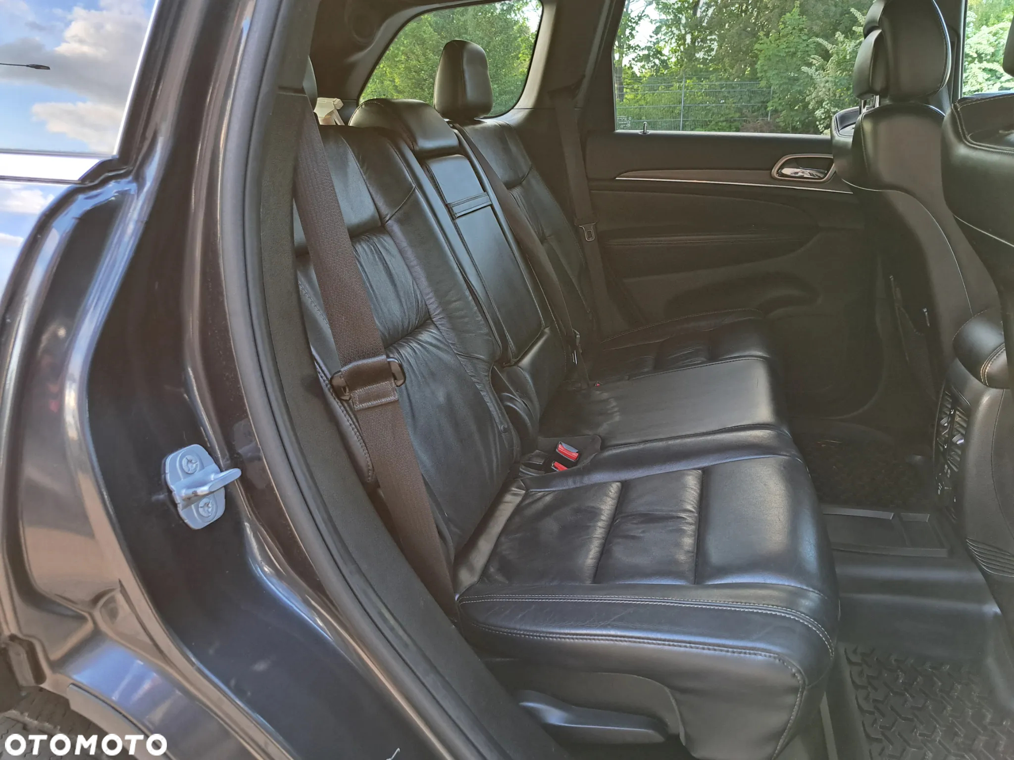 Jeep Grand Cherokee - 12