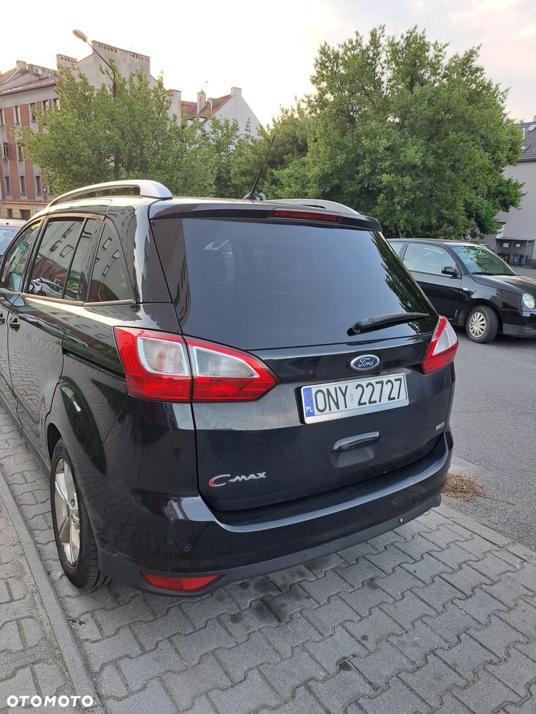 Ford Grand C-MAX - 11
