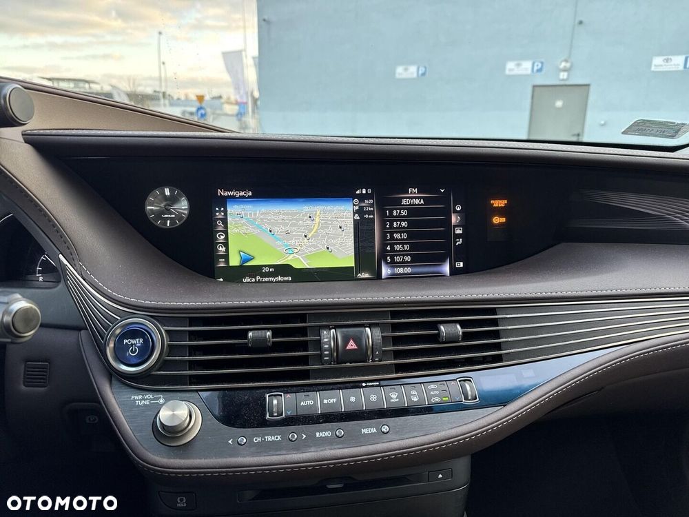Lexus LS - 16