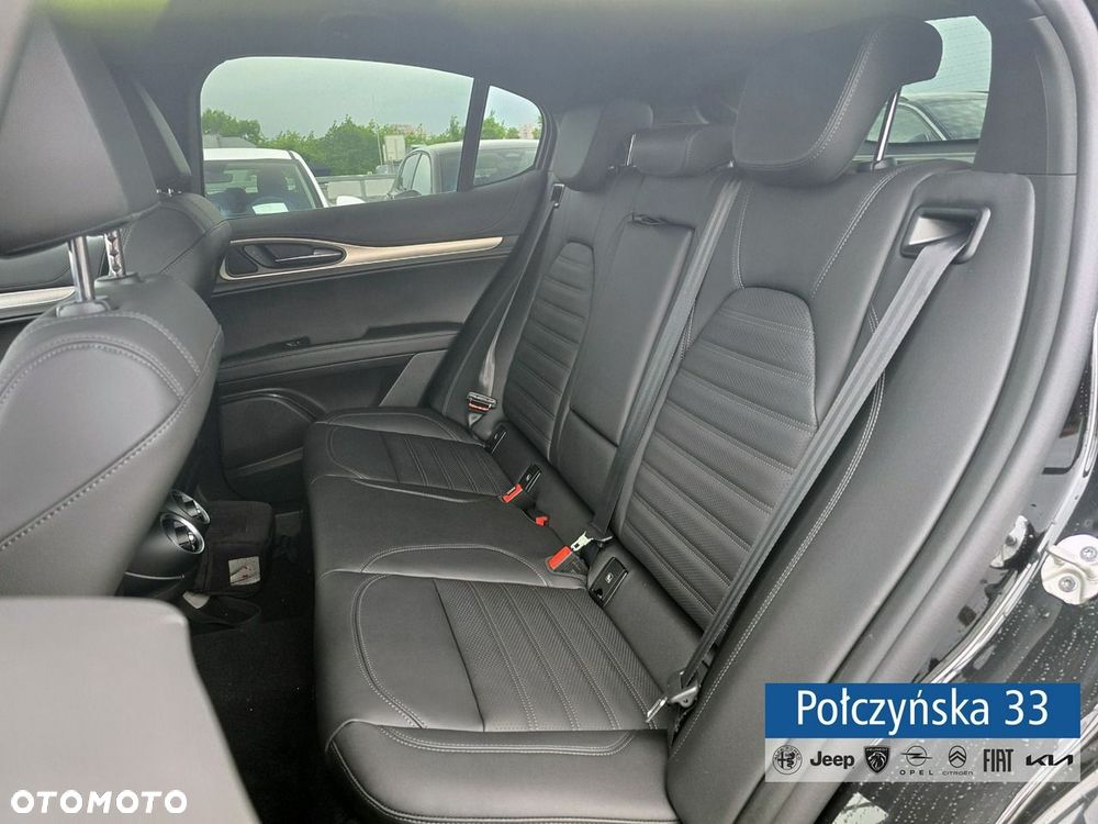 Alfa Romeo Stelvio - 15