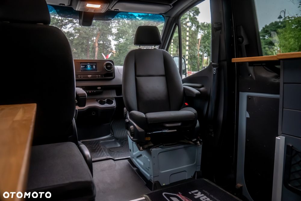 Mercedes-Benz Sprinter 319 - 13