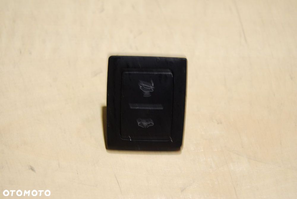 PRZYCISK PRZEŁĄCZNIK ALARMU 1K0962109 VW GOLF V - 4